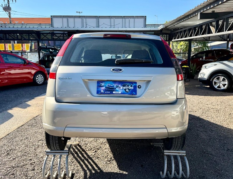 FORD FIESTA SE 1.0 8V FLEX 5P /2014 AR MULTIMARCAS VENÂNCIO AIRES / Carros no Vale