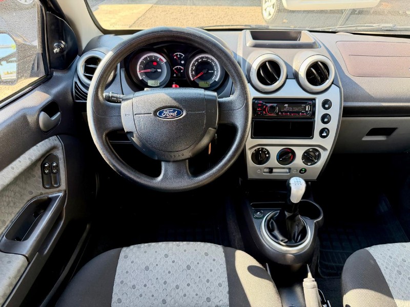 FORD FIESTA SE 1.0 8V FLEX 5P /2014 AR MULTIMARCAS VENÂNCIO AIRES / Carros no Vale
