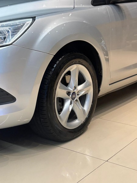 FORD FOCUS 2.0 FLEX 2012/2013 JM AUTOMÓVEIS VENÂNCIO AIRES / Carros no Vale
