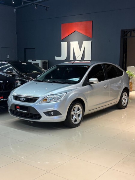 FORD FOCUS 2.0 FLEX 2012/2013 JM AUTOMÓVEIS VENÂNCIO AIRES / Carros no Vale