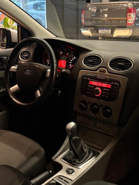 FORD FOCUS 2.0 FLEX 2012/2013 JM AUTOMÓVEIS VENÂNCIO AIRES / Carros no Vale