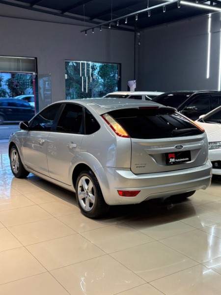 FORD FOCUS 2.0 FLEX 2012/2013 JM AUTOMÓVEIS VENÂNCIO AIRES / Carros no Vale