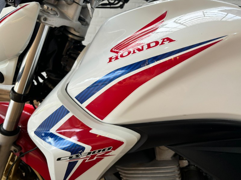HONDA MOTOS CB 300 /2015 RT 811 VEÍCULOS ARROIO DO MEIO / Carros no Vale HONDA MOTOS CB 300 /2015 RT 811 VEÍCULOS ARROIO DO MEIO / Carros no Vale