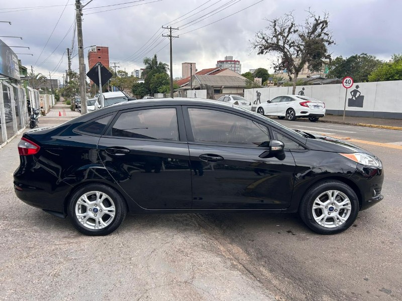 FORD FIESTA SEDAN 1.6 16V FLEX MEC. 2016/2016 LS MULTIMARCAS VENÂNCIO AIRES / Carros no Vale