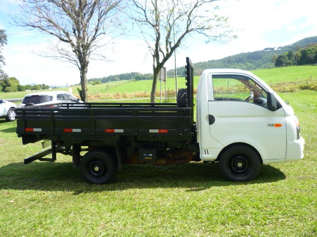 HYUNDAI HR 2.5 TURBO COM CARROCERIA 2019/2020 PREMIUM AUTOMÓVEIS ARROIO DO MEIO / Carros no Vale