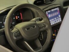 JEEP RENEGADE 1.3 16V LONGITUDE T270 TURBO 4X2 2022/2023 MALAGGI VEÍCULOS ENCANTADO / Carros no Vale