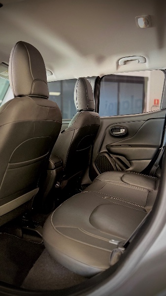 JEEP RENEGADE 1.3 16V LONGITUDE T270 TURBO 4X2 2022/2023 MALAGGI VEÍCULOS ENCANTADO / Carros no Vale JEEP RENEGADE 1.3 16V LONGITUDE T270 TURBO 4X2 2022/2023 MALAGGI VEÍCULOS ENCANTADO / Carros no Vale