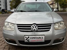 VOLKSWAGEN BORA 2.0 MI 8V FLEX 4P AUTOMÁTICO 2008/2009 COMPLETO VEÍCULOS GUAPORÉ / Carros no Vale