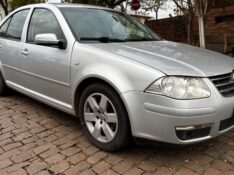 VOLKSWAGEN BORA 2.0 MI 8V FLEX 4P AUTOMÁTICO 2008/2009 COMPLETO VEÍCULOS GUAPORÉ / Carros no Vale