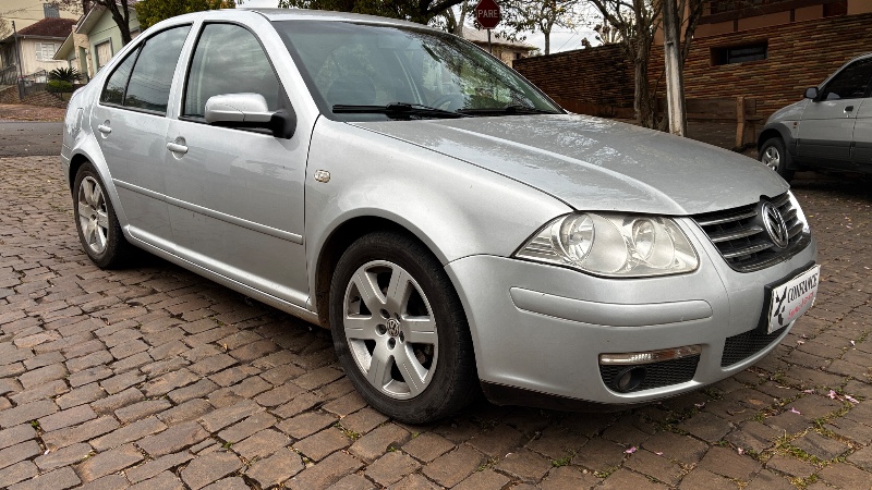 VOLKSWAGEN BORA 2.0 MI 8V FLEX 4P AUTOMÁTICO 2008/2009 COMPLETO VEÍCULOS GUAPORÉ / Carros no Vale
