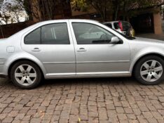 VOLKSWAGEN BORA 2.0 MI 8V FLEX 4P AUTOMÁTICO 2008/2009 COMPLETO VEÍCULOS GUAPORÉ / Carros no Vale
