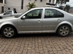 VOLKSWAGEN BORA 2.0 MI 8V FLEX 4P AUTOMÁTICO 2008/2009 COMPLETO VEÍCULOS GUAPORÉ / Carros no Vale