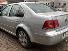 VOLKSWAGEN BORA 2.0 MI 8V FLEX 4P AUTOMÁTICO 2008/2009 COMPLETO VEÍCULOS GUAPORÉ / Carros no Vale