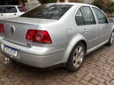 VOLKSWAGEN BORA 2.0 MI 8V FLEX 4P AUTOMÁTICO 2008/2009 COMPLETO VEÍCULOS GUAPORÉ / Carros no Vale