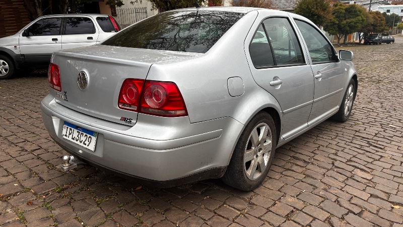VOLKSWAGEN BORA 2.0 MI 8V FLEX 4P AUTOMÁTICO 2008/2009 COMPLETO VEÍCULOS GUAPORÉ / Carros no Vale