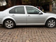 VOLKSWAGEN BORA 2.0 MI 8V FLEX 4P AUTOMÁTICO 2008/2009 COMPLETO VEÍCULOS GUAPORÉ / Carros no Vale