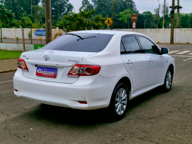 TOYOTA COROLLA 1.8 XLI 2011/2012 CRUZEIRO MULTIMARCAS CRUZEIRO DO SUL / Carros no Vale