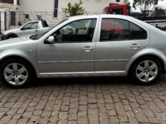VOLKSWAGEN BORA 2.0 MI 8V FLEX 4P AUTOMÁTICO 2008/2009 COMPLETO VEÍCULOS GUAPORÉ / Carros no Vale