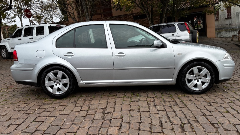 VOLKSWAGEN BORA 2.0 MI 8V FLEX 4P AUTOMÁTICO - 2009