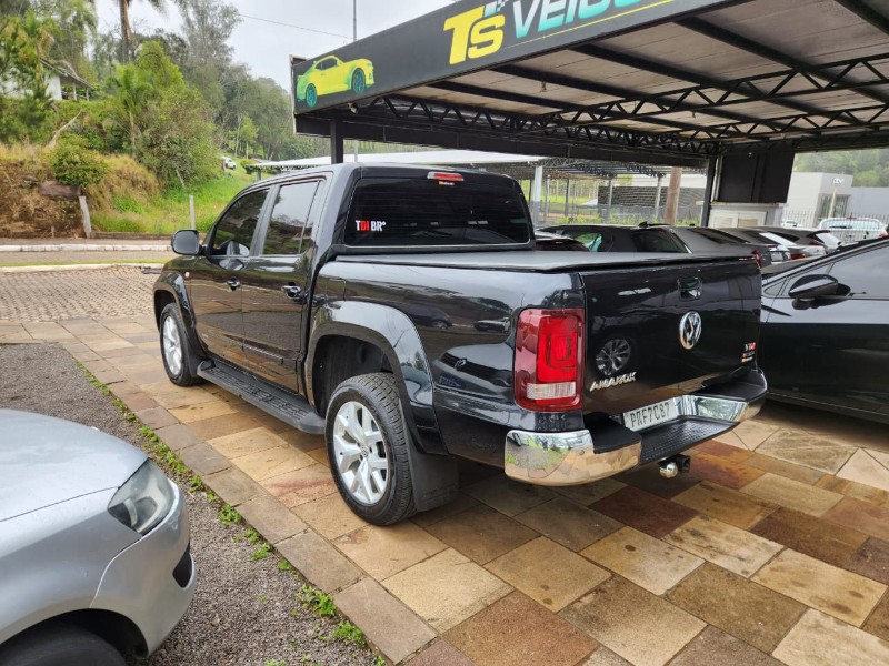 VOLKSWAGEN AMAROK HIGHLINE 2.0 4X4 2017/2018 TS VEÍCULOS ANTA GORDA / Carros no Vale