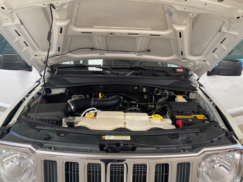 JEEP CHEROKEE 3.7 LIMITED 12V 4X4 2011/2012 LAVENDA VEÍCULOS ARROIO DO MEIO / Carros no Vale