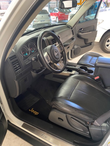 JEEP CHEROKEE 3.7 LIMITED 12V 4X4 2011/2012 LAVENDA VEÍCULOS ARROIO DO MEIO / Carros no Vale