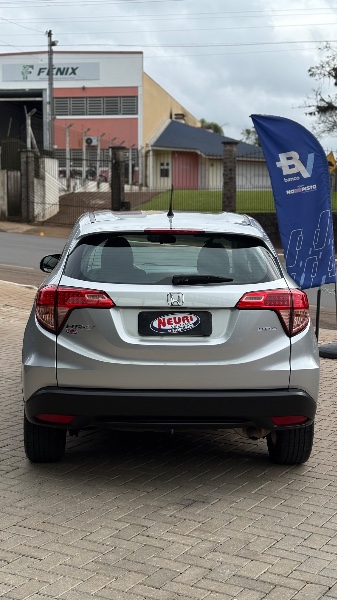 HONDA HR-V LX 1.8 16V 2016 2016/2016 NEURI VEÍCULOS LAJEADO / Carros no Vale HONDA HR-V LX 1.8 16V 2016 2016/2016 NEURI VEÍCULOS LAJEADO / Carros no Vale