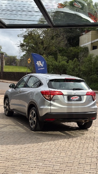 HONDA HR-V LX 1.8 16V 2016 2016/2016 NEURI VEÍCULOS LAJEADO / Carros no Vale HONDA HR-V LX 1.8 16V 2016 2016/2016 NEURI VEÍCULOS LAJEADO / Carros no Vale