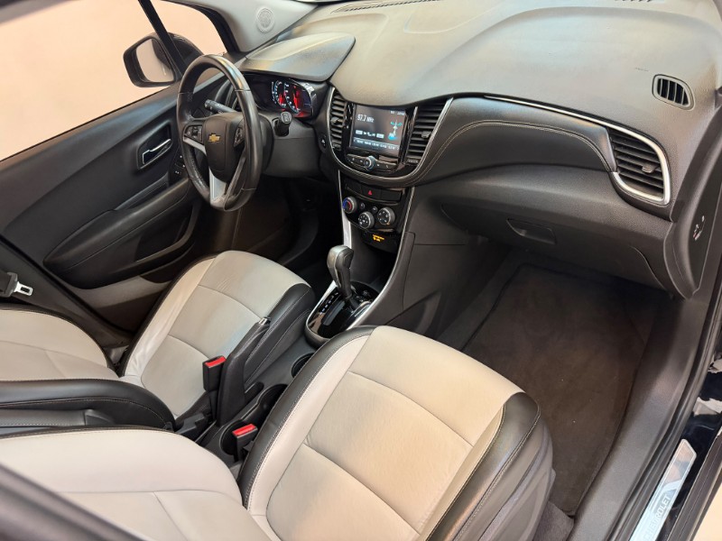 CHEVROLET TRACKER 1.4 16V TURBO LTZ 2017/2017 LUCAS AUTOMÓVEIS BOM RETIRO DO SUL / Carros no Vale