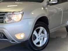 RENAULT DUSTER 2.0 16V HI-FLEX DYNAMIQUE AUTOMÁTICO 2014/2015 MALAGGI VEÍCULOS ENCANTADO / Carros no Vale