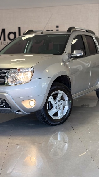 RENAULT DUSTER 2.0 16V HI-FLEX DYNAMIQUE AUTOMÁTICO 2014/2015 MALAGGI VEÍCULOS ENCANTADO / Carros no Vale