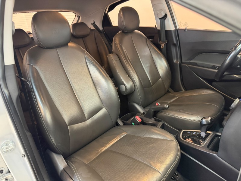 HYUNDAI HB20 PREMIUM 1.6 16V AT 2015/2015 LUCAS AUTOMÓVEIS BOM RETIRO DO SUL / Carros no Vale