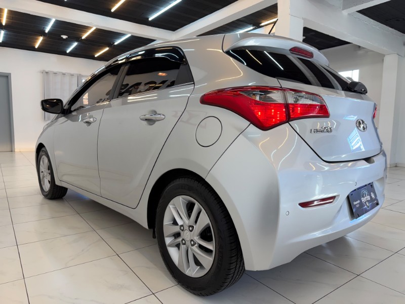 HYUNDAI HB20 PREMIUM 1.6 16V AT 2015/2015 LUCAS AUTOMÓVEIS BOM RETIRO DO SUL / Carros no Vale