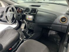 RENAULT SANDERO 1.6 STEPWAY 8V 2017/2017 TIAGO AUTOMÓVEIS VENÂNCIO AIRES / Carros no Vale