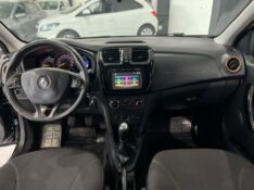 RENAULT SANDERO 1.6 STEPWAY 8V 2017/2017 TIAGO AUTOMÓVEIS VENÂNCIO AIRES / Carros no Vale