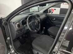 RENAULT SANDERO 1.6 STEPWAY 8V 2017/2017 TIAGO AUTOMÓVEIS VENÂNCIO AIRES / Carros no Vale