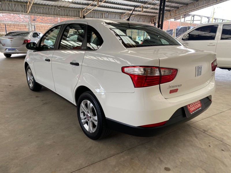 FIAT GRAND SIENA 1.4 8V 2021/2021 LAVENDA VEÍCULOS ARROIO DO MEIO / Carros no Vale