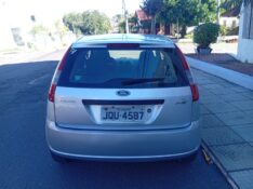 FORD FIESTA 1.6 FLEX 2005/2006 ALTERNATIVA VEÍCULOS LAJEADO / Carros no Vale