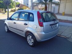 FORD FIESTA 1.6 FLEX 2005/2006 ALTERNATIVA VEÍCULOS LAJEADO / Carros no Vale