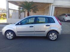 FORD FIESTA 1.6 FLEX 2005/2006 ALTERNATIVA VEÍCULOS LAJEADO / Carros no Vale