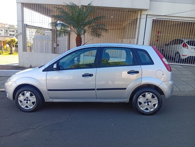 FORD FIESTA 1.6 FLEX 2005/2006 ALTERNATIVA VEÍCULOS LAJEADO / Carros no Vale