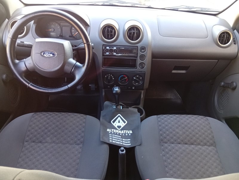 FORD FIESTA 1.6 FLEX 2005/2006 ALTERNATIVA VEÍCULOS LAJEADO / Carros no Vale