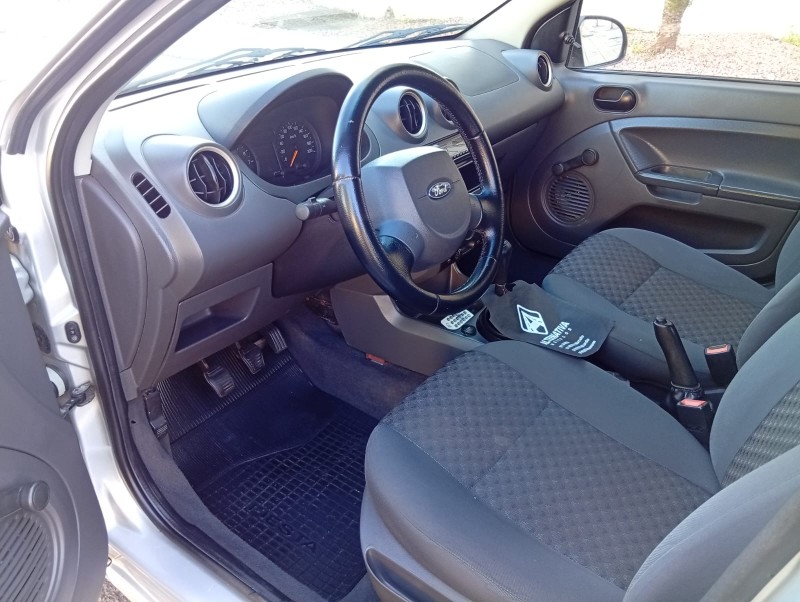 FORD FIESTA 1.6 FLEX 2005/2006 ALTERNATIVA VEÍCULOS LAJEADO / Carros no Vale