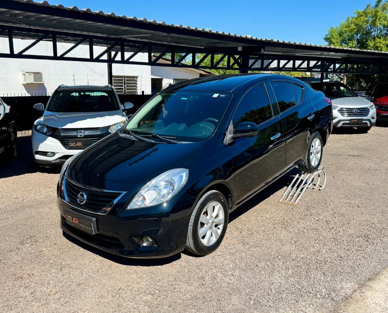 NISSAN VERSA 1.6 16V FLEX SL 4P MANUAL /2014 AR MULTIMARCAS VENÂNCIO AIRES / Carros no Vale