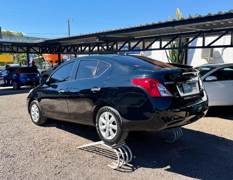 NISSAN VERSA 1.6 16V FLEX SL 4P MANUAL /2014 AR MULTIMARCAS VENÂNCIO AIRES / Carros no Vale