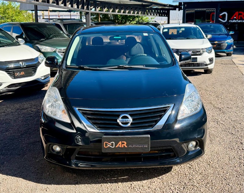 NISSAN VERSA 1.6 16V FLEX SL 4P MANUAL /2014 AR MULTIMARCAS VENÂNCIO AIRES / Carros no Vale