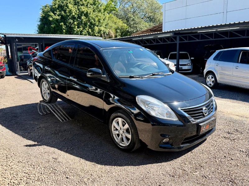 NISSAN VERSA 1.6 16V FLEX SL 4P MANUAL /2014 AR MULTIMARCAS VENÂNCIO AIRES / Carros no Vale