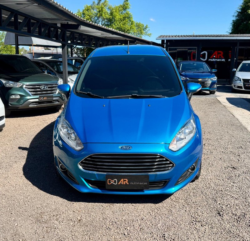 FORD NEW FIESTA FIESTA 1.6 TITANIUM PLUS HATCH 16V FLEX 4P AUTOMÁTICO /2017 AR MULTIMARCAS VENÂNCIO AIRES / Carros no Vale