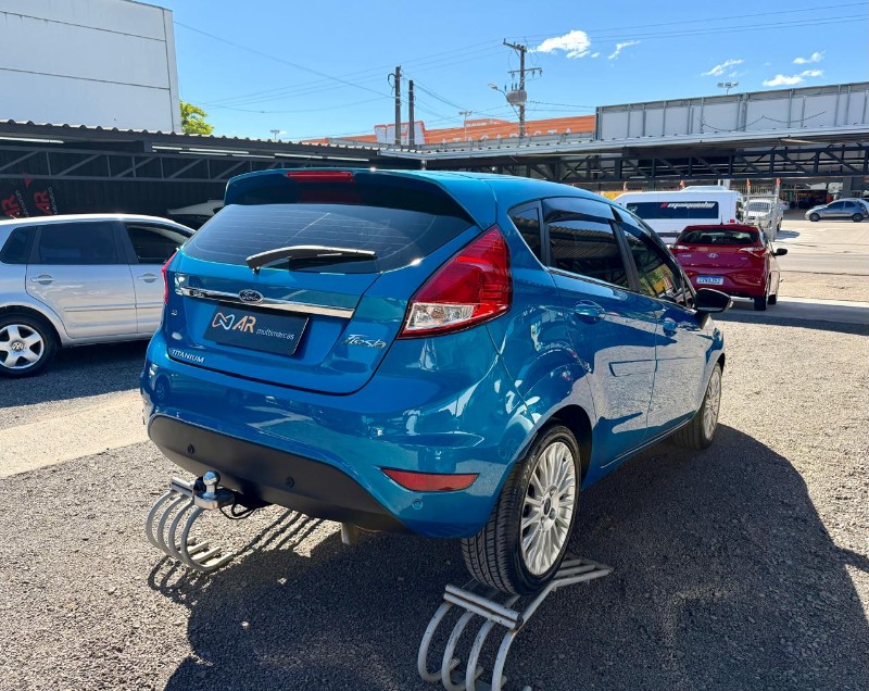 FORD NEW FIESTA FIESTA 1.6 TITANIUM PLUS HATCH 16V FLEX 4P AUTOMÁTICO /2017 AR MULTIMARCAS VENÂNCIO AIRES / Carros no Vale