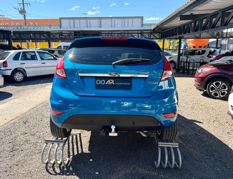 FORD NEW FIESTA FIESTA 1.6 TITANIUM PLUS HATCH 16V FLEX 4P AUTOMÁTICO /2017 AR MULTIMARCAS VENÂNCIO AIRES / Carros no Vale